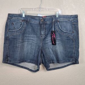 Torrid Vintage Blue Denim Backflap Pocket Shorts Size 26 NWT (4736)